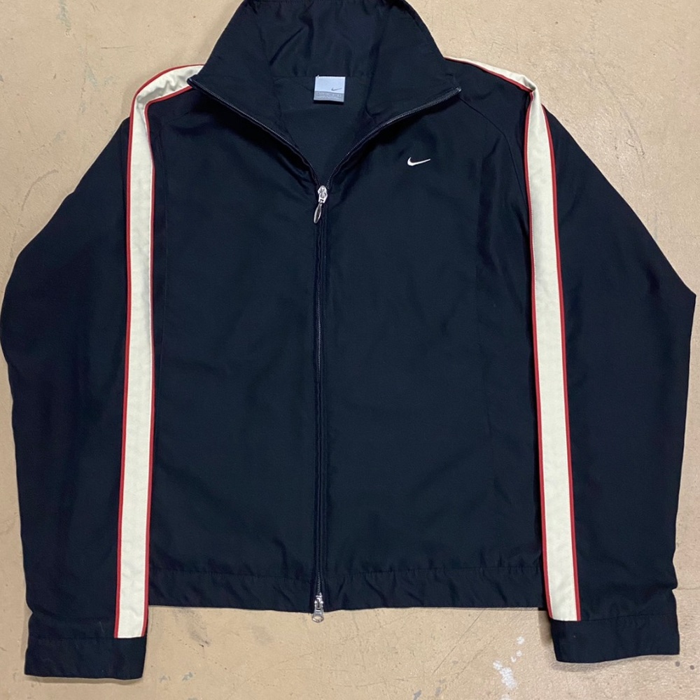 WOMEN’S VINTAGE NIKE JACKET